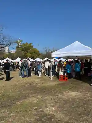 廣島護國神社の{uncategorized: "未分類", other: "その他", undefined: "問題あり", building: "その他建物", grave: "お墓", sacred_gate: "鳥居", guardian: "狛犬", statue: "像", buddha: "仏像", history: "歴史", nature: "自然", garden: "庭園", animal: "動物", pagoda: "塔", temizu: "手水舎", mountain_gate: "山門・神門", sanctuary: "本殿・本堂", subordinate: "末社・摂社", art: "芸術", scenery: "景色", jizo: "地蔵", ema: "絵馬", goshuin: "御朱印", omikuji: "おみくじ", items: "授与品その他", amulet: "お守り", goshuincho: "御朱印帳", eats: "食事", festival: "お祭り", votive_dance: "神楽", shichigosan: "七五三参", wedding: "結婚式", experience: "体験その他", initially: "初詣", around: "周辺", anti_infection: "感染症対策"}