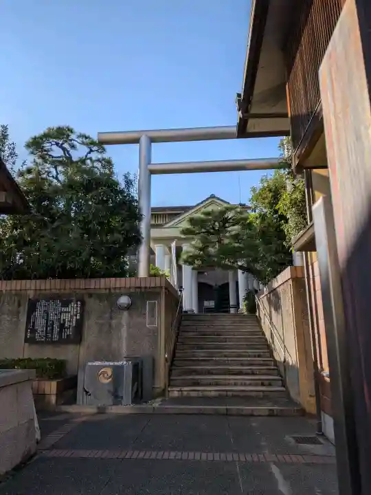 飛行神社の{uncategorized: "未分類", other: "その他", undefined: "問題あり", building: "その他建物", grave: "お墓", sacred_gate: "鳥居", guardian: "狛犬", statue: "像", buddha: "仏像", history: "歴史", nature: "自然", garden: "庭園", animal: "動物", pagoda: "塔", temizu: "手水舎", mountain_gate: "山門・神門", sanctuary: "本殿・本堂", subordinate: "末社・摂社", art: "芸術", scenery: "景色", jizo: "地蔵", ema: "絵馬", goshuin: "御朱印", omikuji: "おみくじ", items: "授与品その他", amulet: "お守り", goshuincho: "御朱印帳", eats: "食事", festival: "お祭り", votive_dance: "神楽", shichigosan: "七五三参", wedding: "結婚式", experience: "体験その他", initially: "初詣", around: "周辺", anti_infection: "感染症対策"}