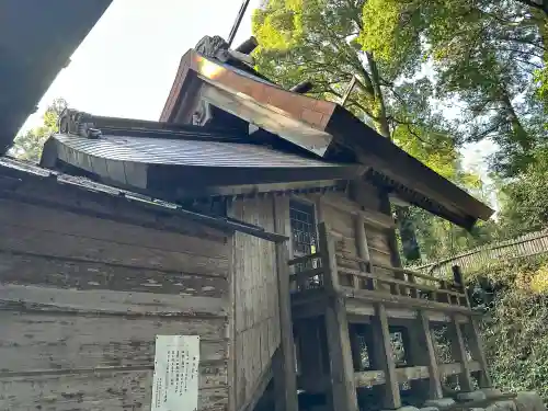 温泉神社の{uncategorized: "未分類", other: "その他", undefined: "問題あり", building: "その他建物", grave: "お墓", sacred_gate: "鳥居", guardian: "狛犬", statue: "像", buddha: "仏像", history: "歴史", nature: "自然", garden: "庭園", animal: "動物", pagoda: "塔", temizu: "手水舎", mountain_gate: "山門・神門", sanctuary: "本殿・本堂", subordinate: "末社・摂社", art: "芸術", scenery: "景色", jizo: "地蔵", ema: "絵馬", goshuin: "御朱印", omikuji: "おみくじ", items: "授与品その他", amulet: "お守り", goshuincho: "御朱印帳", eats: "食事", festival: "お祭り", votive_dance: "神楽", shichigosan: "七五三参", wedding: "結婚式", experience: "体験その他", initially: "初詣", around: "周辺", anti_infection: "感染症対策"}