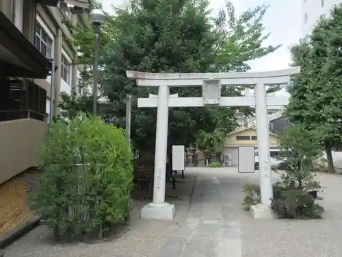 被官稲荷神社の鳥居