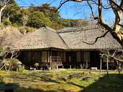 浄智寺の{uncategorized: "未分類", other: "その他", undefined: "問題あり", building: "その他建物", grave: "お墓", sacred_gate: "鳥居", guardian: "狛犬", statue: "像", buddha: "仏像", history: "歴史", nature: "自然", garden: "庭園", animal: "動物", pagoda: "塔", temizu: "手水舎", mountain_gate: "山門・神門", sanctuary: "本殿・本堂", subordinate: "末社・摂社", art: "芸術", scenery: "景色", jizo: "地蔵", ema: "絵馬", goshuin: "御朱印", omikuji: "おみくじ", items: "授与品その他", amulet: "お守り", goshuincho: "御朱印帳", eats: "食事", festival: "お祭り", votive_dance: "神楽", shichigosan: "七五三参", wedding: "結婚式", experience: "体験その他", initially: "初詣", around: "周辺", anti_infection: "感染症対策"}