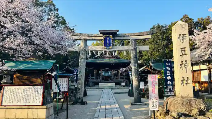 伊豆神社の鳥居