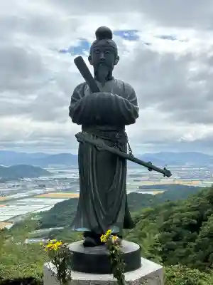 観音正寺の{uncategorized: "未分類", other: "その他", undefined: "問題あり", building: "その他建物", grave: "お墓", sacred_gate: "鳥居", guardian: "狛犬", statue: "像", buddha: "仏像", history: "歴史", nature: "自然", garden: "庭園", animal: "動物", pagoda: "塔", temizu: "手水舎", mountain_gate: "山門・神門", sanctuary: "本殿・本堂", subordinate: "末社・摂社", art: "芸術", scenery: "景色", jizo: "地蔵", ema: "絵馬", goshuin: "御朱印", omikuji: "おみくじ", items: "授与品その他", amulet: "お守り", goshuincho: "御朱印帳", eats: "食事", festival: "お祭り", votive_dance: "神楽", shichigosan: "七五三参", wedding: "結婚式", experience: "体験その他", initially: "初詣", around: "周辺", anti_infection: "感染症対策"}