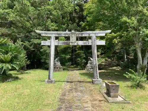 八幡神社の鳥居