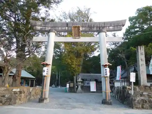 闘鶏神社の鳥居