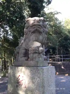 西八朔杉山神社の狛犬