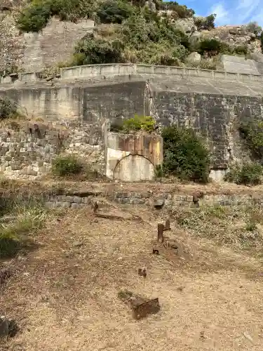 端島神社の{uncategorized: "未分類", other: "その他", undefined: "問題あり", building: "その他建物", grave: "お墓", sacred_gate: "鳥居", guardian: "狛犬", statue: "像", buddha: "仏像", history: "歴史", nature: "自然", garden: "庭園", animal: "動物", pagoda: "塔", temizu: "手水舎", mountain_gate: "山門・神門", sanctuary: "本殿・本堂", subordinate: "末社・摂社", art: "芸術", scenery: "景色", jizo: "地蔵", ema: "絵馬", goshuin: "御朱印", omikuji: "おみくじ", items: "授与品その他", amulet: "お守り", goshuincho: "御朱印帳", eats: "食事", festival: "お祭り", votive_dance: "神楽", shichigosan: "七五三参", wedding: "結婚式", experience: "体験その他", initially: "初詣", around: "周辺", anti_infection: "感染症対策"}