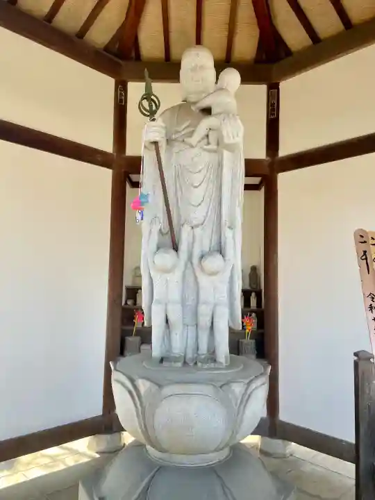 同聚院の{uncategorized: "未分類", other: "その他", undefined: "問題あり", building: "その他建物", grave: "お墓", sacred_gate: "鳥居", guardian: "狛犬", statue: "像", buddha: "仏像", history: "歴史", nature: "自然", garden: "庭園", animal: "動物", pagoda: "塔", temizu: "手水舎", mountain_gate: "山門・神門", sanctuary: "本殿・本堂", subordinate: "末社・摂社", art: "芸術", scenery: "景色", jizo: "地蔵", ema: "絵馬", goshuin: "御朱印", omikuji: "おみくじ", items: "授与品その他", amulet: "お守り", goshuincho: "御朱印帳", eats: "食事", festival: "お祭り", votive_dance: "神楽", shichigosan: "七五三参", wedding: "結婚式", experience: "体験その他", initially: "初詣", around: "周辺", anti_infection: "感染症対策"}