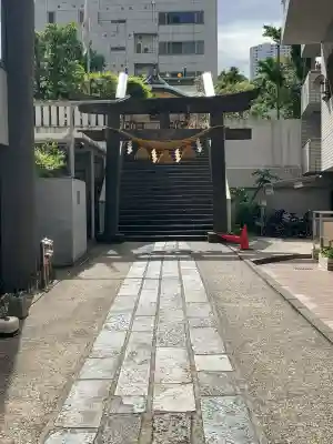 高輪神社の{uncategorized: "未分類", other: "その他", undefined: "問題あり", building: "その他建物", grave: "お墓", sacred_gate: "鳥居", guardian: "狛犬", statue: "像", buddha: "仏像", history: "歴史", nature: "自然", garden: "庭園", animal: "動物", pagoda: "塔", temizu: "手水舎", mountain_gate: "山門・神門", sanctuary: "本殿・本堂", subordinate: "末社・摂社", art: "芸術", scenery: "景色", jizo: "地蔵", ema: "絵馬", goshuin: "御朱印", omikuji: "おみくじ", items: "授与品その他", amulet: "お守り", goshuincho: "御朱印帳", eats: "食事", festival: "お祭り", votive_dance: "神楽", shichigosan: "七五三参", wedding: "結婚式", experience: "体験その他", initially: "初詣", around: "周辺", anti_infection: "感染症対策"}