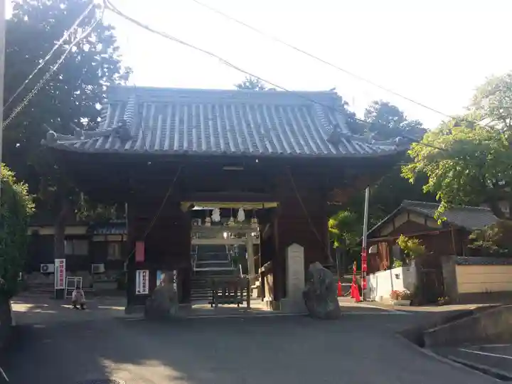 白國神社の山門・神門