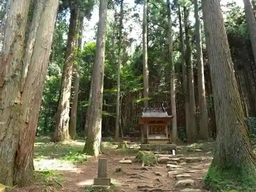 御岩神社の建物その他