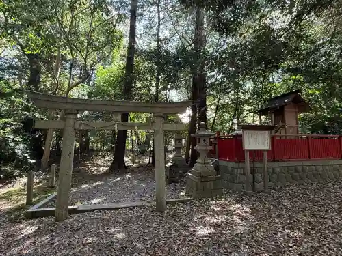 本居宣長ノ宮の{uncategorized: "未分類", other: "その他", undefined: "問題あり", building: "その他建物", grave: "お墓", sacred_gate: "鳥居", guardian: "狛犬", statue: "像", buddha: "仏像", history: "歴史", nature: "自然", garden: "庭園", animal: "動物", pagoda: "塔", temizu: "手水舎", mountain_gate: "山門・神門", sanctuary: "本殿・本堂", subordinate: "末社・摂社", art: "芸術", scenery: "景色", jizo: "地蔵", ema: "絵馬", goshuin: "御朱印", omikuji: "おみくじ", items: "授与品その他", amulet: "お守り", goshuincho: "御朱印帳", eats: "食事", festival: "お祭り", votive_dance: "神楽", shichigosan: "七五三参", wedding: "結婚式", experience: "体験その他", initially: "初詣", around: "周辺", anti_infection: "感染症対策"}