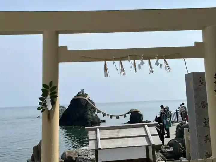 二見興玉神社の{uncategorized: "未分類", other: "その他", undefined: "問題あり", building: "その他建物", grave: "お墓", sacred_gate: "鳥居", guardian: "狛犬", statue: "像", buddha: "仏像", history: "歴史", nature: "自然", garden: "庭園", animal: "動物", pagoda: "塔", temizu: "手水舎", mountain_gate: "山門・神門", sanctuary: "本殿・本堂", subordinate: "末社・摂社", art: "芸術", scenery: "景色", jizo: "地蔵", ema: "絵馬", goshuin: "御朱印", omikuji: "おみくじ", items: "授与品その他", amulet: "お守り", goshuincho: "御朱印帳", eats: "食事", festival: "お祭り", votive_dance: "神楽", shichigosan: "七五三参", wedding: "結婚式", experience: "体験その他", initially: "初詣", around: "周辺", anti_infection: "感染症対策"}