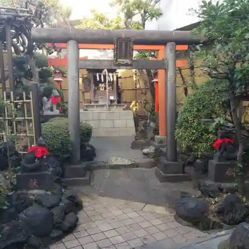 靍護稲荷神社の鳥居