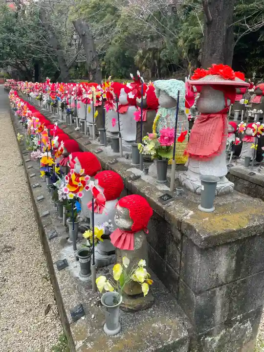 西向聖観世音菩薩の{uncategorized: "未分類", other: "その他", undefined: "問題あり", building: "その他建物", grave: "お墓", sacred_gate: "鳥居", guardian: "狛犬", statue: "像", buddha: "仏像", history: "歴史", nature: "自然", garden: "庭園", animal: "動物", pagoda: "塔", temizu: "手水舎", mountain_gate: "山門・神門", sanctuary: "本殿・本堂", subordinate: "末社・摂社", art: "芸術", scenery: "景色", jizo: "地蔵", ema: "絵馬", goshuin: "御朱印", omikuji: "おみくじ", items: "授与品その他", amulet: "お守り", goshuincho: "御朱印帳", eats: "食事", festival: "お祭り", votive_dance: "神楽", shichigosan: "七五三参", wedding: "結婚式", experience: "体験その他", initially: "初詣", around: "周辺", anti_infection: "感染症対策"}