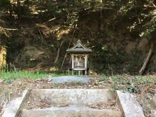 佐波々地祇神社の末社・摂社