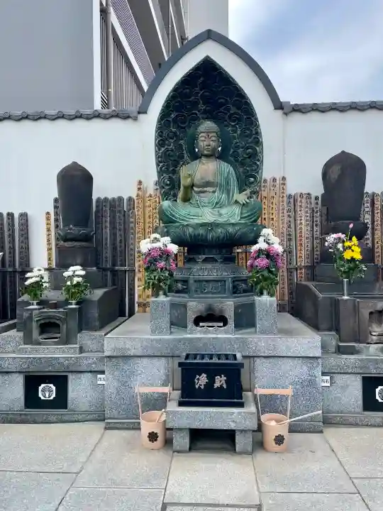 重願寺の{uncategorized: "未分類", other: "その他", undefined: "問題あり", building: "その他建物", grave: "お墓", sacred_gate: "鳥居", guardian: "狛犬", statue: "像", buddha: "仏像", history: "歴史", nature: "自然", garden: "庭園", animal: "動物", pagoda: "塔", temizu: "手水舎", mountain_gate: "山門・神門", sanctuary: "本殿・本堂", subordinate: "末社・摂社", art: "芸術", scenery: "景色", jizo: "地蔵", ema: "絵馬", goshuin: "御朱印", omikuji: "おみくじ", items: "授与品その他", amulet: "お守り", goshuincho: "御朱印帳", eats: "食事", festival: "お祭り", votive_dance: "神楽", shichigosan: "七五三参", wedding: "結婚式", experience: "体験その他", initially: "初詣", around: "周辺", anti_infection: "感染症対策"}
