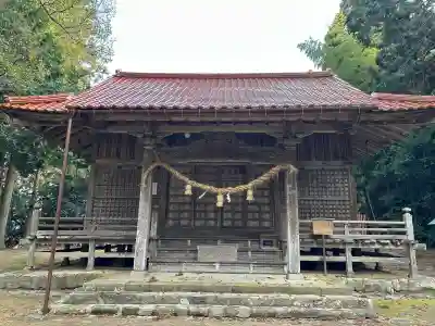 能義神社の{uncategorized: "未分類", other: "その他", undefined: "問題あり", building: "その他建物", grave: "お墓", sacred_gate: "鳥居", guardian: "狛犬", statue: "像", buddha: "仏像", history: "歴史", nature: "自然", garden: "庭園", animal: "動物", pagoda: "塔", temizu: "手水舎", mountain_gate: "山門・神門", sanctuary: "本殿・本堂", subordinate: "末社・摂社", art: "芸術", scenery: "景色", jizo: "地蔵", ema: "絵馬", goshuin: "御朱印", omikuji: "おみくじ", items: "授与品その他", amulet: "お守り", goshuincho: "御朱印帳", eats: "食事", festival: "お祭り", votive_dance: "神楽", shichigosan: "七五三参", wedding: "結婚式", experience: "体験その他", initially: "初詣", around: "周辺", anti_infection: "感染症対策"}