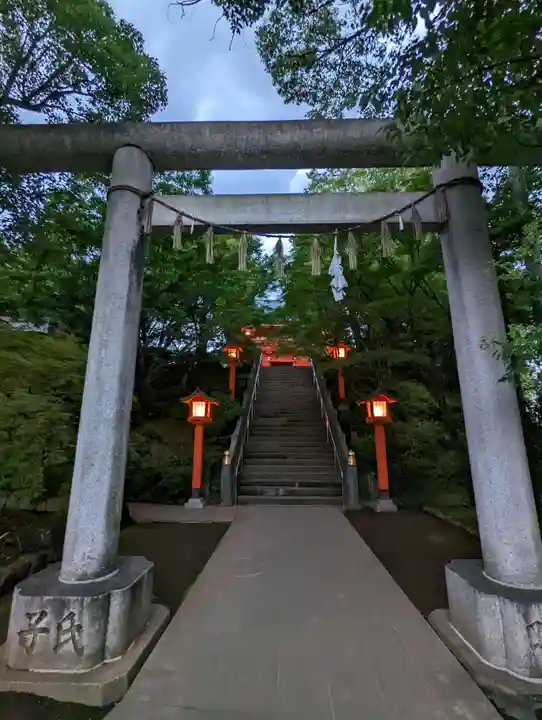 穴八幡宮の鳥居
