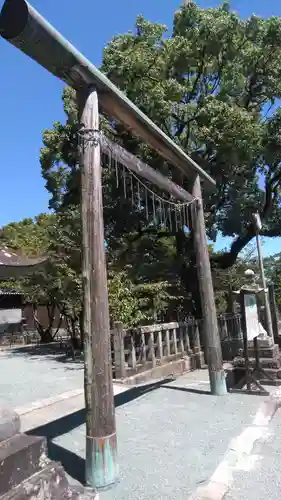 三柱神社の鳥居