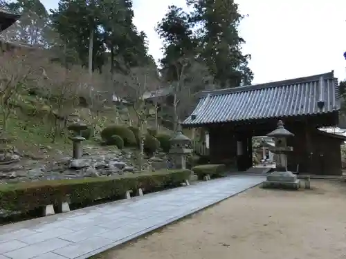 白峯寺の山門