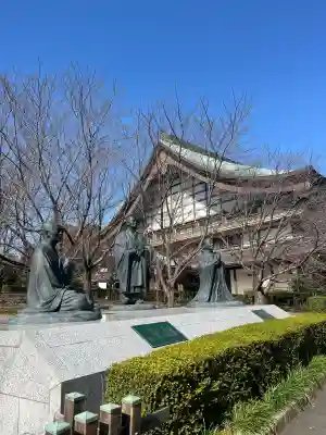 総持寺の{uncategorized: "未分類", other: "その他", undefined: "問題あり", building: "その他建物", grave: "お墓", sacred_gate: "鳥居", guardian: "狛犬", statue: "像", buddha: "仏像", history: "歴史", nature: "自然", garden: "庭園", animal: "動物", pagoda: "塔", temizu: "手水舎", mountain_gate: "山門・神門", sanctuary: "本殿・本堂", subordinate: "末社・摂社", art: "芸術", scenery: "景色", jizo: "地蔵", ema: "絵馬", goshuin: "御朱印", omikuji: "おみくじ", items: "授与品その他", amulet: "お守り", goshuincho: "御朱印帳", eats: "食事", festival: "お祭り", votive_dance: "神楽", shichigosan: "七五三参", wedding: "結婚式", experience: "体験その他", initially: "初詣", around: "周辺", anti_infection: "感染症対策"}