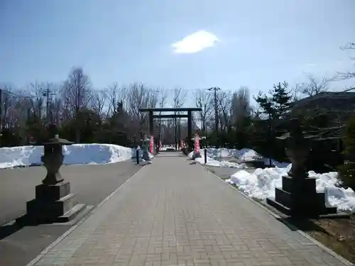 烈々布神社の庭園