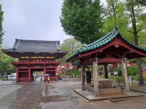 根津神社の山門・神門