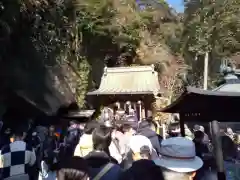 銭洗弁財天宇賀福神社の本殿