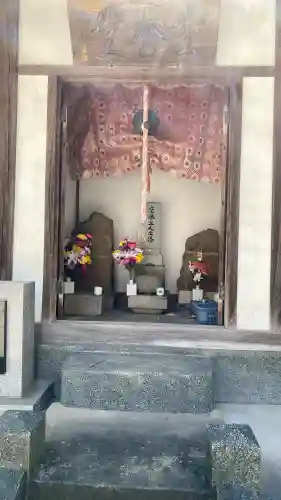 浄念寺の{uncategorized: "未分類", other: "その他", undefined: "問題あり", building: "その他建物", grave: "お墓", sacred_gate: "鳥居", guardian: "狛犬", statue: "像", buddha: "仏像", history: "歴史", nature: "自然", garden: "庭園", animal: "動物", pagoda: "塔", temizu: "手水舎", mountain_gate: "山門・神門", sanctuary: "本殿・本堂", subordinate: "末社・摂社", art: "芸術", scenery: "景色", jizo: "地蔵", ema: "絵馬", goshuin: "御朱印", omikuji: "おみくじ", items: "授与品その他", amulet: "お守り", goshuincho: "御朱印帳", eats: "食事", festival: "お祭り", votive_dance: "神楽", shichigosan: "七五三参", wedding: "結婚式", experience: "体験その他", initially: "初詣", around: "周辺", anti_infection: "感染症対策"}