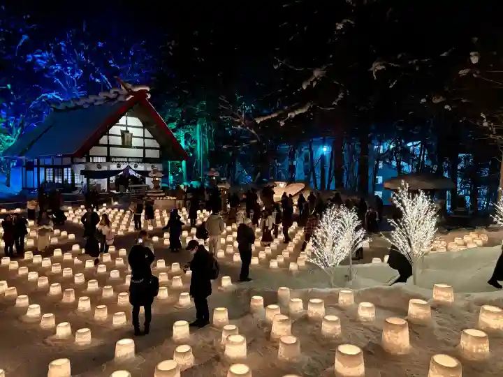 定山渓神社の{uncategorized: "未分類", other: "その他", undefined: "問題あり", building: "その他建物", grave: "お墓", sacred_gate: "鳥居", guardian: "狛犬", statue: "像", buddha: "仏像", history: "歴史", nature: "自然", garden: "庭園", animal: "動物", pagoda: "塔", temizu: "手水舎", mountain_gate: "山門・神門", sanctuary: "本殿・本堂", subordinate: "末社・摂社", art: "芸術", scenery: "景色", jizo: "地蔵", ema: "絵馬", goshuin: "御朱印", omikuji: "おみくじ", items: "授与品その他", amulet: "お守り", goshuincho: "御朱印帳", eats: "食事", festival: "お祭り", votive_dance: "神楽", shichigosan: "七五三参", wedding: "結婚式", experience: "体験その他", initially: "初詣", around: "周辺", anti_infection: "感染症対策"}