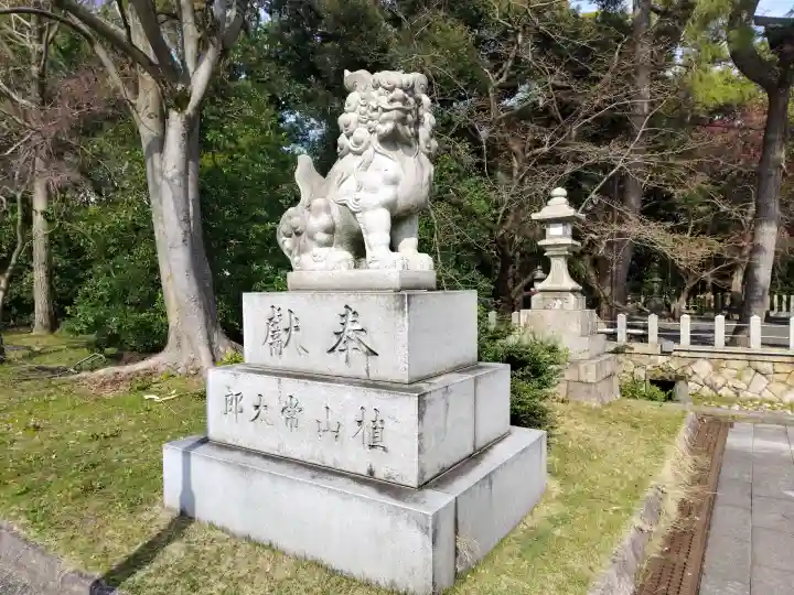 氣比神宮の{uncategorized: "未分類", other: "その他", undefined: "問題あり", building: "その他建物", grave: "お墓", sacred_gate: "鳥居", guardian: "狛犬", statue: "像", buddha: "仏像", history: "歴史", nature: "自然", garden: "庭園", animal: "動物", pagoda: "塔", temizu: "手水舎", mountain_gate: "山門・神門", sanctuary: "本殿・本堂", subordinate: "末社・摂社", art: "芸術", scenery: "景色", jizo: "地蔵", ema: "絵馬", goshuin: "御朱印", omikuji: "おみくじ", items: "授与品その他", amulet: "お守り", goshuincho: "御朱印帳", eats: "食事", festival: "お祭り", votive_dance: "神楽", shichigosan: "七五三参", wedding: "結婚式", experience: "体験その他", initially: "初詣", around: "周辺", anti_infection: "感染症対策"}