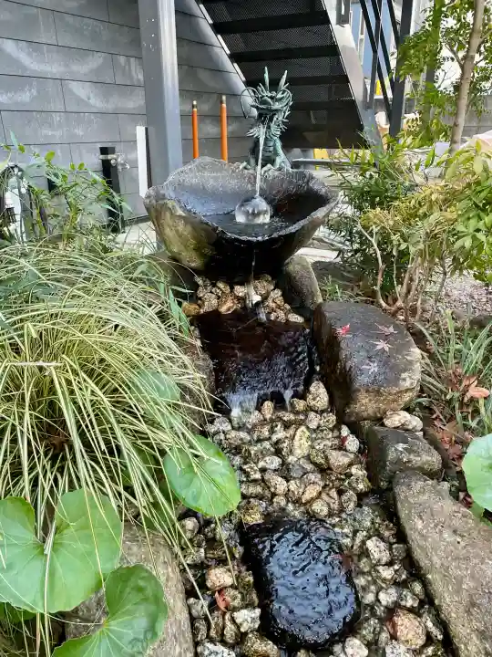 氷川神社の{uncategorized: "未分類", other: "その他", undefined: "問題あり", building: "その他建物", grave: "お墓", sacred_gate: "鳥居", guardian: "狛犬", statue: "像", buddha: "仏像", history: "歴史", nature: "自然", garden: "庭園", animal: "動物", pagoda: "塔", temizu: "手水舎", mountain_gate: "山門・神門", sanctuary: "本殿・本堂", subordinate: "末社・摂社", art: "芸術", scenery: "景色", jizo: "地蔵", ema: "絵馬", goshuin: "御朱印", omikuji: "おみくじ", items: "授与品その他", amulet: "お守り", goshuincho: "御朱印帳", eats: "食事", festival: "お祭り", votive_dance: "神楽", shichigosan: "七五三参", wedding: "結婚式", experience: "体験その他", initially: "初詣", around: "周辺", anti_infection: "感染症対策"}