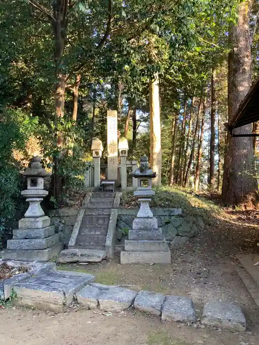 高皇産霊神社の建物その他