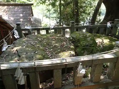 赤猪岩神社の建物その他