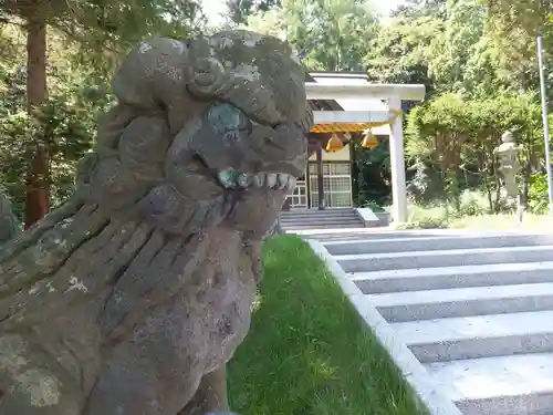 由仁神社の狛犬