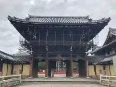 興正寺の山門