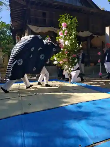 白髭神社の{uncategorized: "未分類", other: "その他", undefined: "問題あり", building: "その他建物", grave: "お墓", sacred_gate: "鳥居", guardian: "狛犬", statue: "像", buddha: "仏像", history: "歴史", nature: "自然", garden: "庭園", animal: "動物", pagoda: "塔", temizu: "手水舎", mountain_gate: "山門・神門", sanctuary: "本殿・本堂", subordinate: "末社・摂社", art: "芸術", scenery: "景色", jizo: "地蔵", ema: "絵馬", goshuin: "御朱印", omikuji: "おみくじ", items: "授与品その他", amulet: "お守り", goshuincho: "御朱印帳", eats: "食事", festival: "お祭り", votive_dance: "神楽", shichigosan: "七五三参", wedding: "結婚式", experience: "体験その他", initially: "初詣", around: "周辺", anti_infection: "感染症対策"}