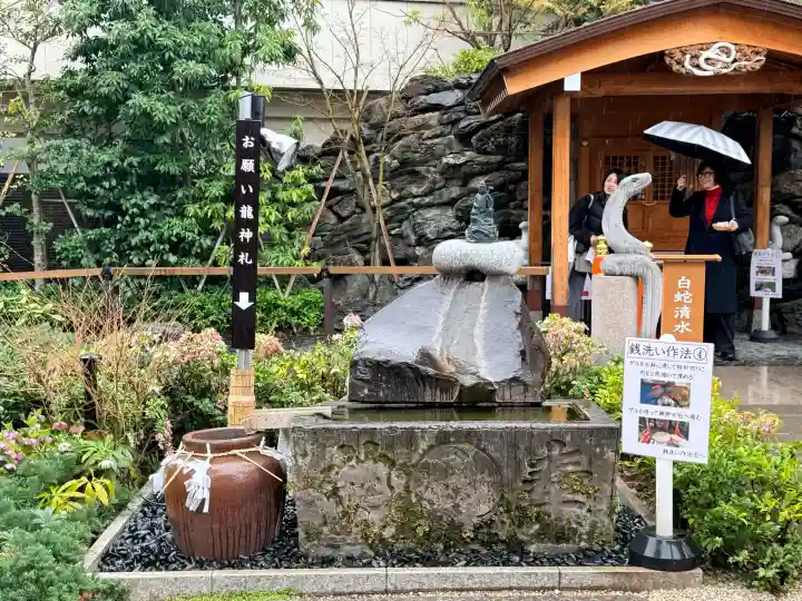 蛇窪神社の{uncategorized: "未分類", other: "その他", undefined: "問題あり", building: "その他建物", grave: "お墓", sacred_gate: "鳥居", guardian: "狛犬", statue: "像", buddha: "仏像", history: "歴史", nature: "自然", garden: "庭園", animal: "動物", pagoda: "塔", temizu: "手水舎", mountain_gate: "山門・神門", sanctuary: "本殿・本堂", subordinate: "末社・摂社", art: "芸術", scenery: "景色", jizo: "地蔵", ema: "絵馬", goshuin: "御朱印", omikuji: "おみくじ", items: "授与品その他", amulet: "お守り", goshuincho: "御朱印帳", eats: "食事", festival: "お祭り", votive_dance: "神楽", shichigosan: "七五三参", wedding: "結婚式", experience: "体験その他", initially: "初詣", around: "周辺", anti_infection: "感染症対策"}