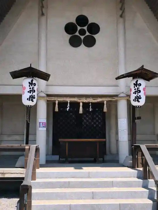 中野天満神社の{uncategorized: "未分類", other: "その他", undefined: "問題あり", building: "その他建物", grave: "お墓", sacred_gate: "鳥居", guardian: "狛犬", statue: "像", buddha: "仏像", history: "歴史", nature: "自然", garden: "庭園", animal: "動物", pagoda: "塔", temizu: "手水舎", mountain_gate: "山門・神門", sanctuary: "本殿・本堂", subordinate: "末社・摂社", art: "芸術", scenery: "景色", jizo: "地蔵", ema: "絵馬", goshuin: "御朱印", omikuji: "おみくじ", items: "授与品その他", amulet: "お守り", goshuincho: "御朱印帳", eats: "食事", festival: "お祭り", votive_dance: "神楽", shichigosan: "七五三参", wedding: "結婚式", experience: "体験その他", initially: "初詣", around: "周辺", anti_infection: "感染症対策"}