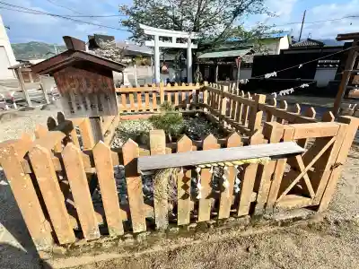 名古曽蛭子神社の{uncategorized: "未分類", other: "その他", undefined: "問題あり", building: "その他建物", grave: "お墓", sacred_gate: "鳥居", guardian: "狛犬", statue: "像", buddha: "仏像", history: "歴史", nature: "自然", garden: "庭園", animal: "動物", pagoda: "塔", temizu: "手水舎", mountain_gate: "山門・神門", sanctuary: "本殿・本堂", subordinate: "末社・摂社", art: "芸術", scenery: "景色", jizo: "地蔵", ema: "絵馬", goshuin: "御朱印", omikuji: "おみくじ", items: "授与品その他", amulet: "お守り", goshuincho: "御朱印帳", eats: "食事", festival: "お祭り", votive_dance: "神楽", shichigosan: "七五三参", wedding: "結婚式", experience: "体験その他", initially: "初詣", around: "周辺", anti_infection: "感染症対策"}