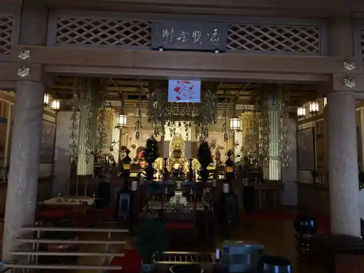 遍照寺の本殿・本堂