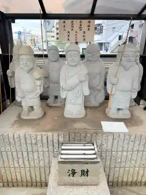 柳原稲荷神社の{uncategorized: "未分類", other: "その他", undefined: "問題あり", building: "その他建物", grave: "お墓", sacred_gate: "鳥居", guardian: "狛犬", statue: "像", buddha: "仏像", history: "歴史", nature: "自然", garden: "庭園", animal: "動物", pagoda: "塔", temizu: "手水舎", mountain_gate: "山門・神門", sanctuary: "本殿・本堂", subordinate: "末社・摂社", art: "芸術", scenery: "景色", jizo: "地蔵", ema: "絵馬", goshuin: "御朱印", omikuji: "おみくじ", items: "授与品その他", amulet: "お守り", goshuincho: "御朱印帳", eats: "食事", festival: "お祭り", votive_dance: "神楽", shichigosan: "七五三参", wedding: "結婚式", experience: "体験その他", initially: "初詣", around: "周辺", anti_infection: "感染症対策"}
