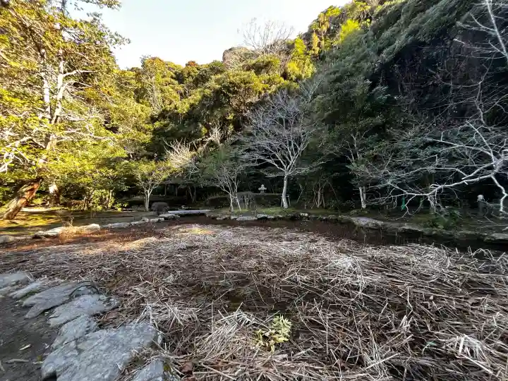 鹿島神宮の{uncategorized: "未分類", other: "その他", undefined: "問題あり", building: "その他建物", grave: "お墓", sacred_gate: "鳥居", guardian: "狛犬", statue: "像", buddha: "仏像", history: "歴史", nature: "自然", garden: "庭園", animal: "動物", pagoda: "塔", temizu: "手水舎", mountain_gate: "山門・神門", sanctuary: "本殿・本堂", subordinate: "末社・摂社", art: "芸術", scenery: "景色", jizo: "地蔵", ema: "絵馬", goshuin: "御朱印", omikuji: "おみくじ", items: "授与品その他", amulet: "お守り", goshuincho: "御朱印帳", eats: "食事", festival: "お祭り", votive_dance: "神楽", shichigosan: "七五三参", wedding: "結婚式", experience: "体験その他", initially: "初詣", around: "周辺", anti_infection: "感染症対策"}
