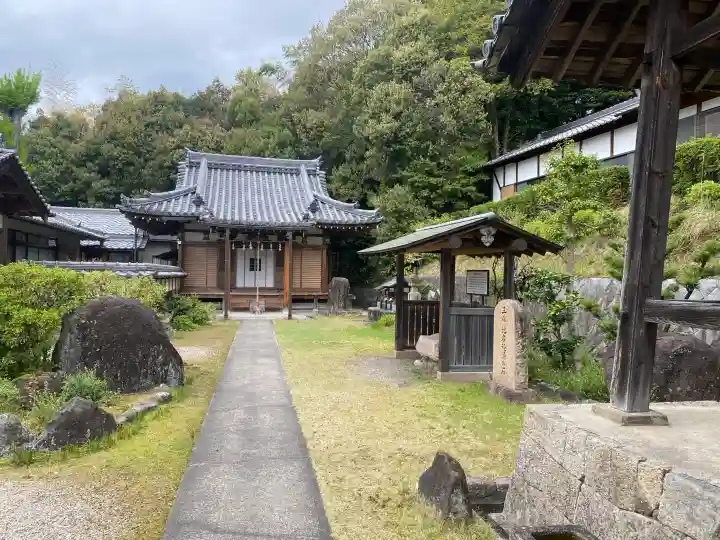 根聖院の{uncategorized: "未分類", other: "その他", undefined: "問題あり", building: "その他建物", grave: "お墓", sacred_gate: "鳥居", guardian: "狛犬", statue: "像", buddha: "仏像", history: "歴史", nature: "自然", garden: "庭園", animal: "動物", pagoda: "塔", temizu: "手水舎", mountain_gate: "山門・神門", sanctuary: "本殿・本堂", subordinate: "末社・摂社", art: "芸術", scenery: "景色", jizo: "地蔵", ema: "絵馬", goshuin: "御朱印", omikuji: "おみくじ", items: "授与品その他", amulet: "お守り", goshuincho: "御朱印帳", eats: "食事", festival: "お祭り", votive_dance: "神楽", shichigosan: "七五三参", wedding: "結婚式", experience: "体験その他", initially: "初詣", around: "周辺", anti_infection: "感染症対策"}