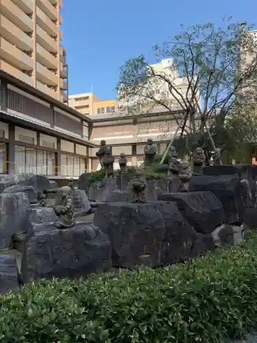 頂法寺（六角堂）の{uncategorized: "未分類", other: "その他", undefined: "問題あり", building: "その他建物", grave: "お墓", sacred_gate: "鳥居", guardian: "狛犬", statue: "像", buddha: "仏像", history: "歴史", nature: "自然", garden: "庭園", animal: "動物", pagoda: "塔", temizu: "手水舎", mountain_gate: "山門・神門", sanctuary: "本殿・本堂", subordinate: "末社・摂社", art: "芸術", scenery: "景色", jizo: "地蔵", ema: "絵馬", goshuin: "御朱印", omikuji: "おみくじ", items: "授与品その他", amulet: "お守り", goshuincho: "御朱印帳", eats: "食事", festival: "お祭り", votive_dance: "神楽", shichigosan: "七五三参", wedding: "結婚式", experience: "体験その他", initially: "初詣", around: "周辺", anti_infection: "感染症対策"}