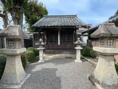 豊歳神社の{uncategorized: "未分類", other: "その他", undefined: "問題あり", building: "その他建物", grave: "お墓", sacred_gate: "鳥居", guardian: "狛犬", statue: "像", buddha: "仏像", history: "歴史", nature: "自然", garden: "庭園", animal: "動物", pagoda: "塔", temizu: "手水舎", mountain_gate: "山門・神門", sanctuary: "本殿・本堂", subordinate: "末社・摂社", art: "芸術", scenery: "景色", jizo: "地蔵", ema: "絵馬", goshuin: "御朱印", omikuji: "おみくじ", items: "授与品その他", amulet: "お守り", goshuincho: "御朱印帳", eats: "食事", festival: "お祭り", votive_dance: "神楽", shichigosan: "七五三参", wedding: "結婚式", experience: "体験その他", initially: "初詣", around: "周辺", anti_infection: "感染症対策"}