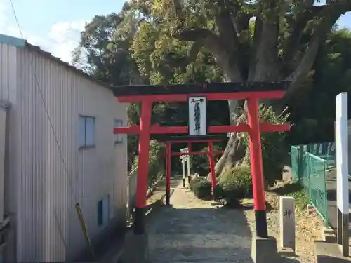 尾崎稲荷大明神の鳥居