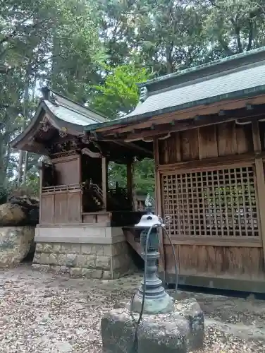 熊野神社の{uncategorized: "未分類", other: "その他", undefined: "問題あり", building: "その他建物", grave: "お墓", sacred_gate: "鳥居", guardian: "狛犬", statue: "像", buddha: "仏像", history: "歴史", nature: "自然", garden: "庭園", animal: "動物", pagoda: "塔", temizu: "手水舎", mountain_gate: "山門・神門", sanctuary: "本殿・本堂", subordinate: "末社・摂社", art: "芸術", scenery: "景色", jizo: "地蔵", ema: "絵馬", goshuin: "御朱印", omikuji: "おみくじ", items: "授与品その他", amulet: "お守り", goshuincho: "御朱印帳", eats: "食事", festival: "お祭り", votive_dance: "神楽", shichigosan: "七五三参", wedding: "結婚式", experience: "体験その他", initially: "初詣", around: "周辺", anti_infection: "感染症対策"}