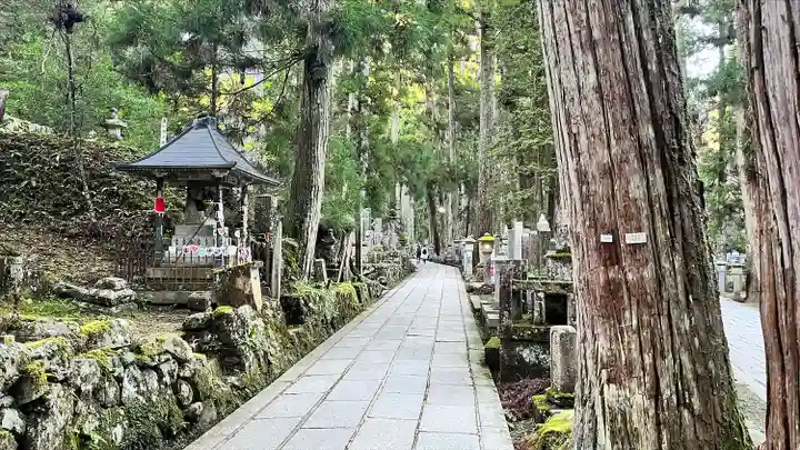 高野山金剛峯寺奥の院(和歌山県)